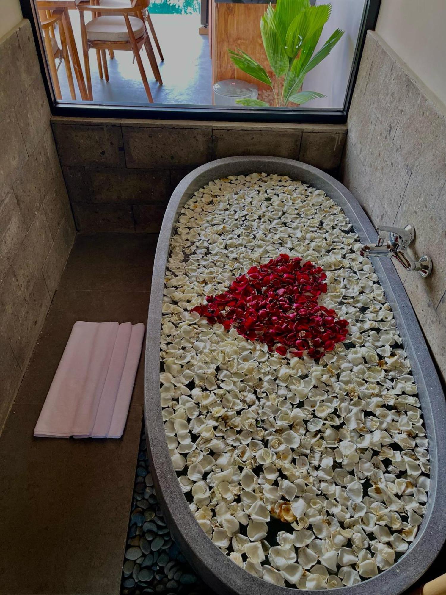 The Madawa Suites Ubud Buitenkant foto